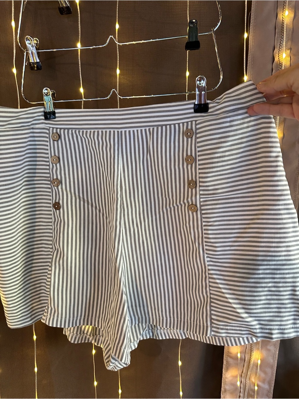 SHEIN White & Gray Striped High-Waist Button-Accent Skort